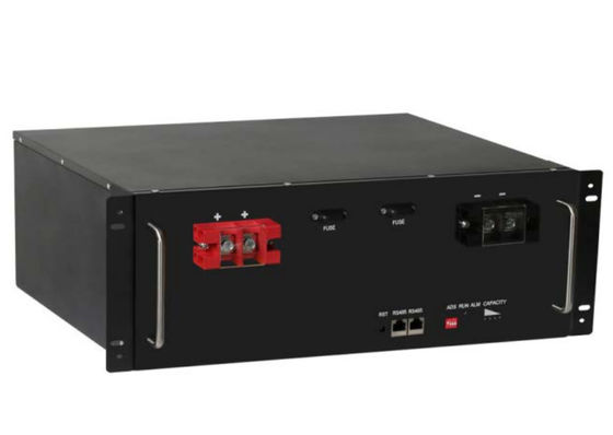 51.2V 50Ah แบตเตอรี่ติดราง LifePO4 แบตเตอรี่ลิตยูมสําหรับการเก็บพลังงานในบ้าน